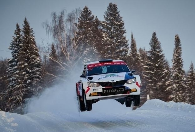 Экипаж в ралли должен Экипаж в ралли должен